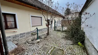 Expose Kleines Bauernhaus mit Nebengebäuden in Untermakersdorf, bei Hadres!