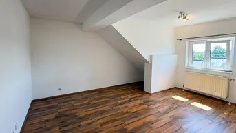 Expose Ruhige Lage im Grünen: Singlewohnung mit Parkplatz am Juli zu vermieten!