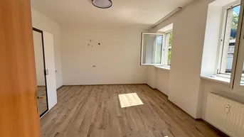 Expose Helle 1-Zimmer-Wohnung mit Parkplatz in zentraler Lage zu vergeben!