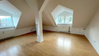 Expose Lichtdurchflutete 3 Zimmer Dachgeschosswohnung – ab sofort einziehen!