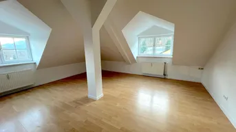 Expose Lichtdurchflutete 3 Zimmer Dachgeschosswohnung – ab sofort einziehen!