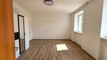 Expose Helle 1-Zimmer-Wohnung mit Parkplatz in zentraler Lage zu vergeben!