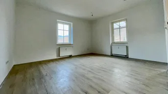 Expose Sehr helle und geräumige Mietwohnung mit Balkon!