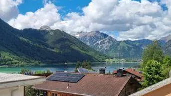 Expose Terrassenwohnung mit Seeblick am Waldrand in Maurach am Achensee