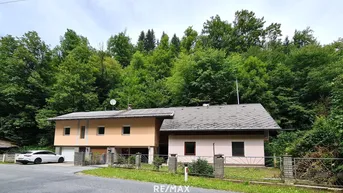 Expose Attraktives Immobilienangebot in Bad Eisenkappel: Zwei sanierungsbedürftige Häuser mit Garten, Garagen und viel Potenzial