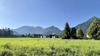 Expose Perfekt für Pendler: Stadtjob, Landleben, Traumblick