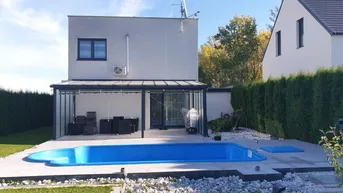 Expose Neuer Preis - Einfamilienhaus mit großem Garten - Pool - Terrasse - Garage