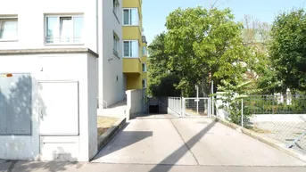 Expose DORNBACHER STRAßE - GARAGENSTELLPLATZ / NÄHE KRANKENHAUS GÖTTLICHER HEILAND