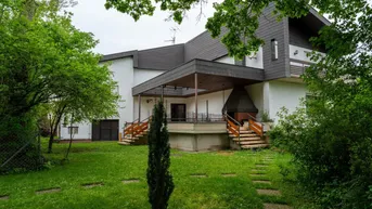 Expose Ruhelage in einer der besten Wohngegenden Wiener Neustadts - Architektenvilla mit großem Garten, Sauna &amp; Kamin