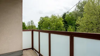 Expose SANIERUNGSBEDÜRFTIGE 2 - ZIMMER WOHNUNG MIT FREIFLÄCHE UND GRÜNBLICK