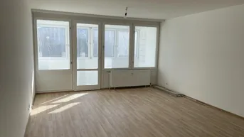 Expose Graz-St.Peter: Gepflegte 3-Zimmer-Wohnung mit verglaster Loggia und Schwimmbad im Dachgeschoss