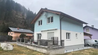 Expose Neuwertiges Einfamilienhaus mit Doppelcarport und Photovoltaikanlage