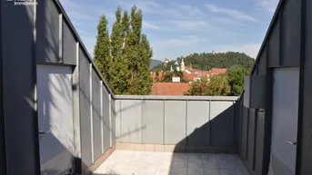 Expose Dachgeschoßwohnung mit Terrasse und Schloßbergblick