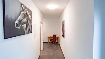 Expose Lage, Lage, Lage – Barrierefreie Penthousewohnung mit Lift