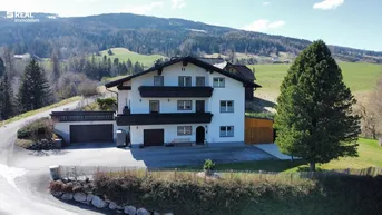 Expose Anwesen mit Blick auf die Berge und in das Ennstal