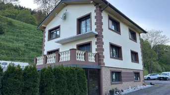 Expose Großzügiges Wohnhaus in ruhiger Lage mit vielseitigen Nutzungsmöglichkeiten