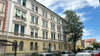 Expose Herzige 2-Zimmer-Dachgeschosswohnung in zentraler Stadtlage!