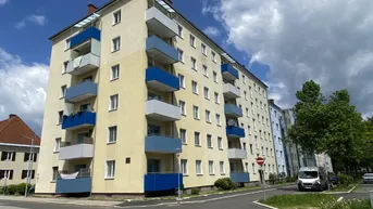 Expose Schöne 4 Zimmer Familienwohnung mit Balkon in ruhiger Siedlung nahe dem Ortszentrum