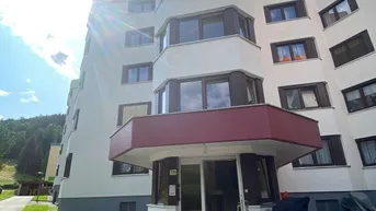 Expose 4 Zimmer Eigentumswohnung in Stadtrandlage