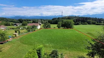 Expose Großes Baugrundstück in sonniger Aussichtslage mit solidem Altbestand nahe Velden am Wörthersee!