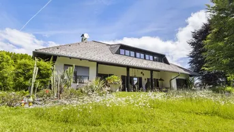 Expose Gepflegte Landhausvilla mit großer Garage und sonnigen Grundstück mit Panoramablick!