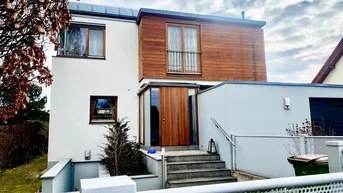 Expose Sehr geräumiges Einfamilienhaus mit Pool, 860 m² Eigengrund. Büro oder Praxis im Haus möglich!