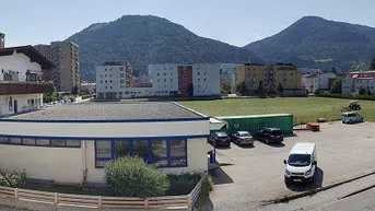 Expose Große Gewerbe/Geschäftsfläche mit Parkplatz in zentraler Stadtlage günstig zu vermieten!
