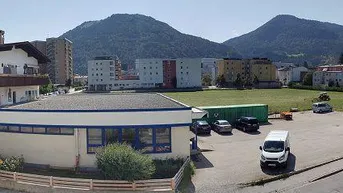 Expose Hier werden sie gefunden! Große Gewerbe/Geschäftsfläche mit riesigen Parkplatz zu vermieten!