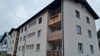 Expose Sanierungsbedürftige 2 Zimmer Wohnung mit Balkon, ab sofort zu mieten !!!