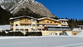 Expose Gschnitztal: Sehr gepflegtes und charmantes 3* Hotel mit Hallenbad und Sauna zu verkaufen