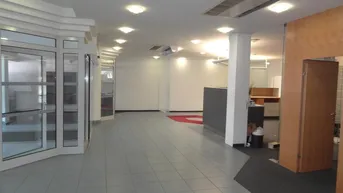 Expose Sehr gut sichtbare Geschäftsfläche mit ca. 232m² in guter Frequenzlage von Pradl zu mieten