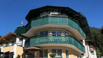 Expose Wohlfühlen auf Tirolerisch: Apartmenthaus in der Touristenhochburg St. Anton am Arlberg!