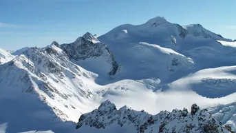 Expose Alpine Eleganz – Stilvolles Apartment mit Service in Sölden!