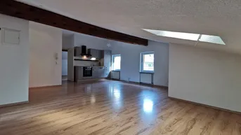 Expose Dachgeschosswohnung mit Balkon