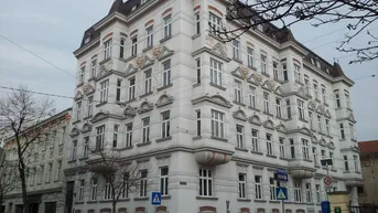 Expose PROVISIONSFREI -Helle 1- Zimmer-Altbauwohnung