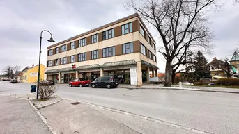 Expose Geschäfts-und Wohnhaus samt Garage und Parkplatz!