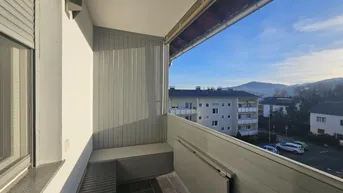 Expose Am Hochkogl: Sonnige 3-Zi-Wohnung im obersten Geschoß mit Blick ins Grüne und zum Traunstein