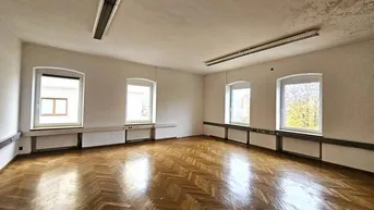 Expose 2-Raum Büro in historischem, ehemaligen Direktionsgebäude!