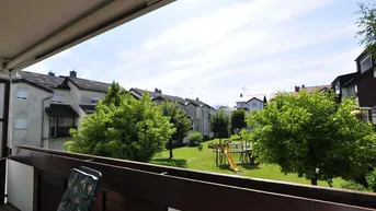 Expose Sonnige 3-Zimmer-Wohnung im 1. Stock mit großer Loggia und Einzelgarage