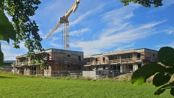 Expose Provisionsfrei! 75 m² Obergeschosswohnung im vorderen Haus mit freiem Traunsteinblick