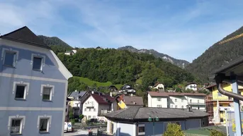 Expose Top gepflegte, möblierte Garconniere mit Gebirgsblick in zentraler Lage, auch für Anleger!