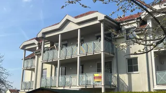 Expose Familientraum mit TEICHBLICK! Top gepflegte 4-Zimmer-Wohnung mit südwestseitigem Balkon und Carport-Stellplatz