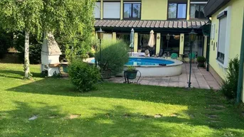 Expose Einfamilienhaus mit viel Potenzial auf großem Grundstück in Siedlungslage!