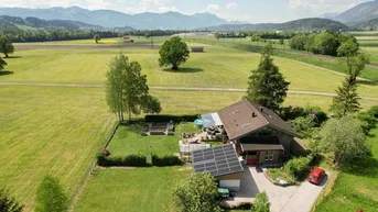 Expose Liebevoll renoviertes Haus mit großzügigem Grundstück, Bergblick und äußerst geringen Betriebskosten