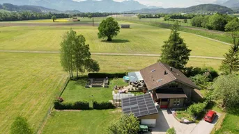 Expose Liebevoll renoviertes Haus mit großzügigem Grundstück, Bergblick und äußerst geringen Betriebskosten