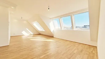 Expose ++NEW++ Commission-Free in PRIME LOCATION! Stunning 5-Room Penthouse with HIGH-END Features! Steps from the Subway!