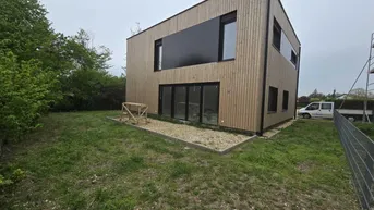 Expose Modern ausgestattet Einfamilienhaus + Schlüsselfertig + Neubau + NÄHE WIEN + Raumhöhe 3,00m + 4 Zimmer + Wohnessküche ca. 60m² + WFL 155m² + Carport ca. 44m²