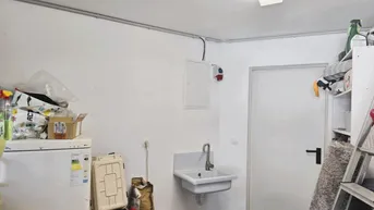 Expose ++ECHTE Traumhaus++ WEG VON DER GROßSTADT, JEDOCH TROTZDEM NÄHE WIEN ++ Neuwertiges Eckreihenhaus mit beheiztem Swimming Pool, Garten, Terrasse, Garage und Technikraum ++ 30.Min.von Wien entfernt