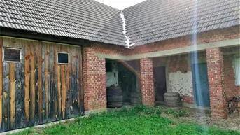 Expose Bauplätze mit großzügigem landwirtschaftlichen Gebäude (150m²) in herrlicher Lage mit Traumausblick!