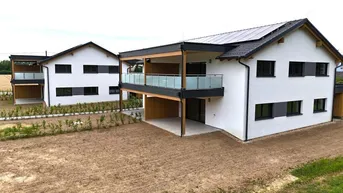 Expose Nur mehr 3 verfügbar: Wunderschöne Eigentumswohnungen (72m²) mit überdachten Terrassen, traumhaften Eigengärten und Riegersburgblick bei Fürstenfeld! Provisionsfrei!